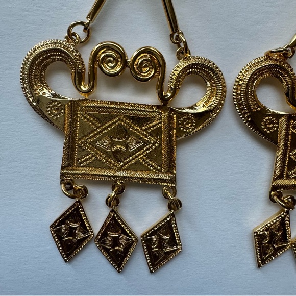 VINTAGE | ALEXIS KIRK Gold Tone Gilt Metal Clip Statement Earrings - Picture 5 of 7